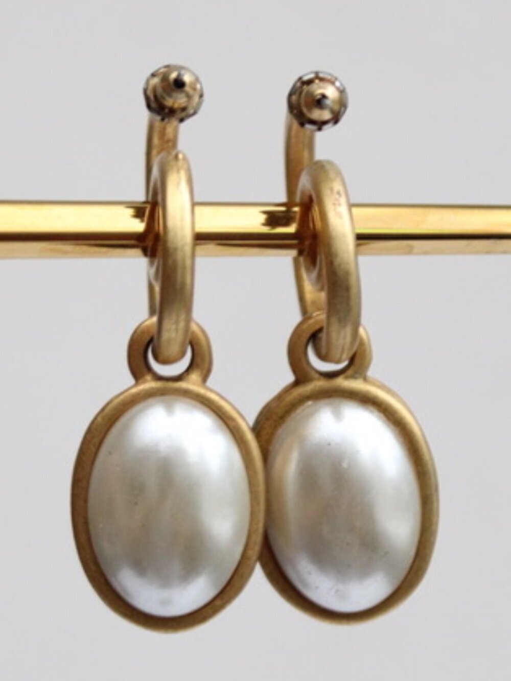 Vintage Gold Tone Swirl Huggie Hoop Earrings w/ Bezel-set Oval Black Onyx Charm - Picture 3 of 6